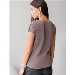 Нарядная футболка с серебристым принтом