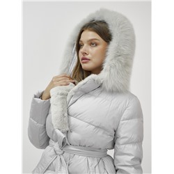 Пальто утепленное с капюшоном и мехом зимнее женское светло-серого цвета 133203SS