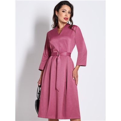 Платье розовое со складками на юбке