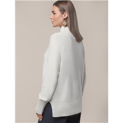 Свитер фактурной вязки с узором косы