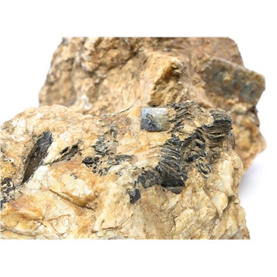 Корунд сапфир в породе 55*38*33мм, 75-90г