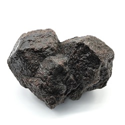 Камень гранат "Альмандин" самородный 126*87*74мм, 1341г