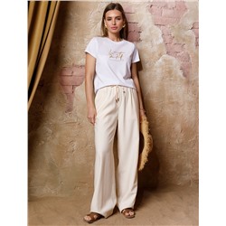 Футболка из 100% хлопка с авторским принтом.