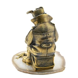 Рыбак из бронзы на льдине из агата 115*110*130мм