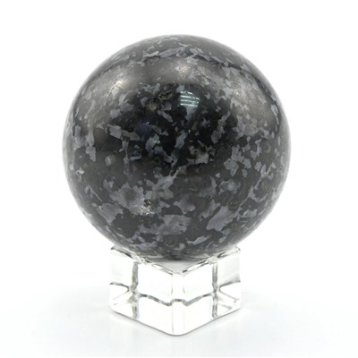 Шар из амфиболита, диаметр 54-57мм, 241-275гр.