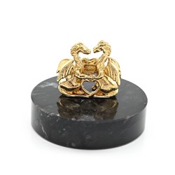 Дракончики с сердцем крылатый на подставке из черного мрамора 40*40*32мм.