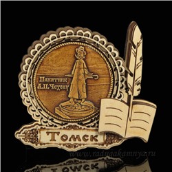 Магнит из бересты г. Томск "Памятник А.П.Чехову" перо 90*80мм вставка золотистая