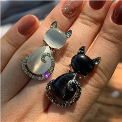 Брошь с натуральным камнем «Кошачьи дела»