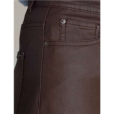 Брюки mom fit из эластичного хлопка с покрытием под кожу