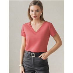 Футболка из премиального хлопка с V-образным вырезом