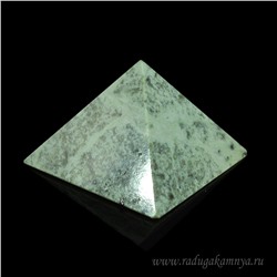 Пирамида из нефрита 55*55*35мм