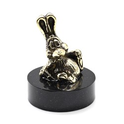 Кролик черный из бронзы на подставке из долерита 30*30*38мм