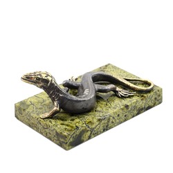 Ящерица-варан малый из бронзы на подставке из змеевика 80*60*30мм.