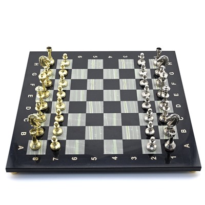 Шахматы подарочные с металлическими фигурами "Стаунтон", 350*350мм