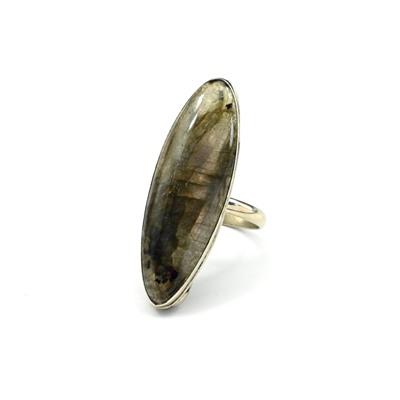 Кольцо с лабрадором "Овал" 13*40мм, размер 18