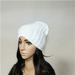 Женская шапка "МонИ" вязаная, демисезон, цвет белый.
