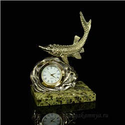 Часы "Осётр на волне" из бронзы на подставке из змеевика 85*65*125мм