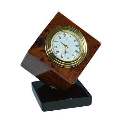 Часы из обсидиана "Куб" 70*70*90мм.