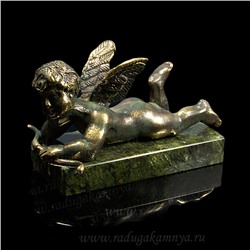 Ангел с луком из бронзы на подставке из змеевика 83*45*48мм