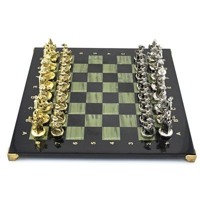 Шахматы подарочные с металлическими фигурами "Рыцари средневековья", 400*400мм