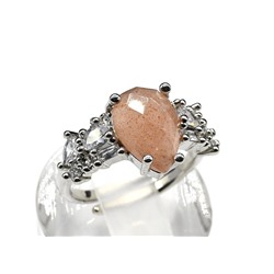 Женское кольцо с солнечным камнем и цирконами из ювелирного сплава