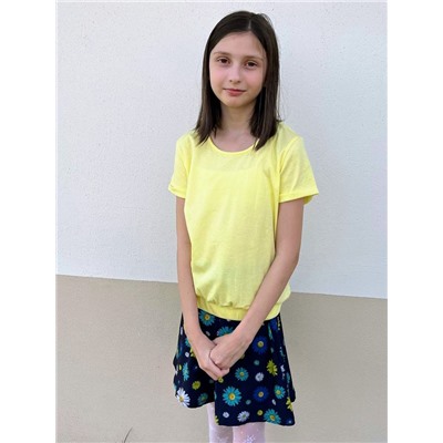 Жёлтая футболка для девочки с поясом и манжетами 84852-ДЛШ21