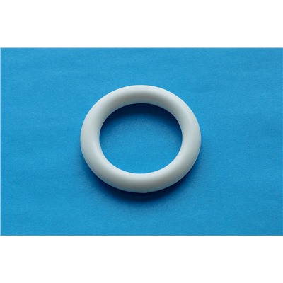 Пластиковое кольцо белое