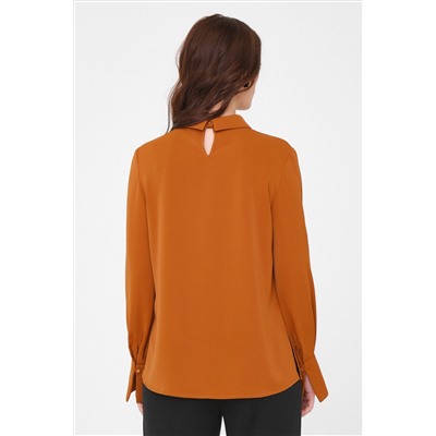 Блуза с бантовой складкой оранжевого цвета