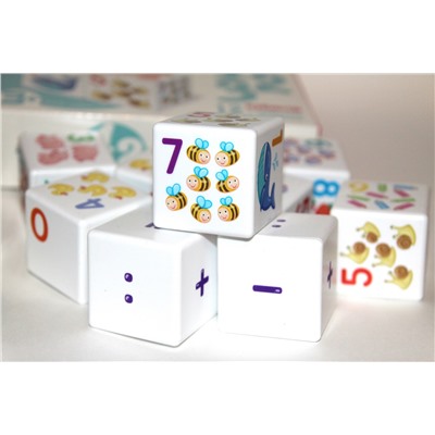 Набор пластиковых кубиков с картинками для обучения «Учимся считать» (12 штук)
