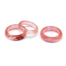 Кольцо из розового камня халцедона ширина 5-6мм