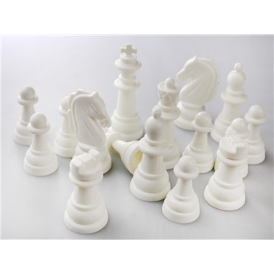 Шахматы в бежевой пластиковой коробке (малые)