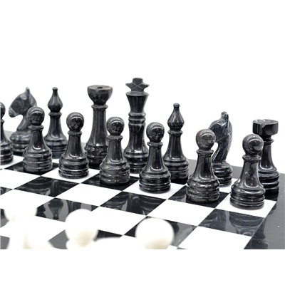 Шахматы из мрамора черного и белого 370*370мм