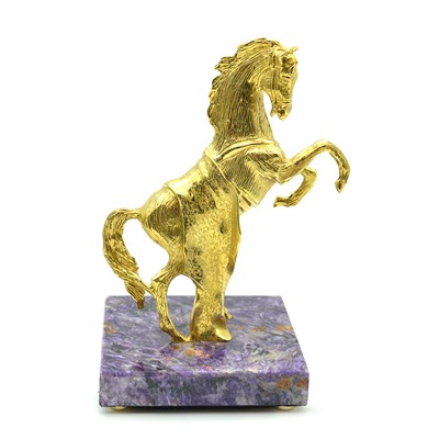 Статуэтка Конь на дыбах из бронзы на подставке из чароита 90*90*140мм