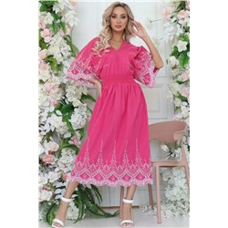 Платье розовое с контрастной вышивкой