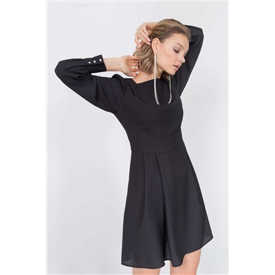 Короткое чёрное платье из крепа