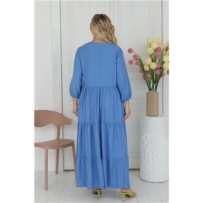 Платье длинное голубого цвета с брошью в виде цветка
