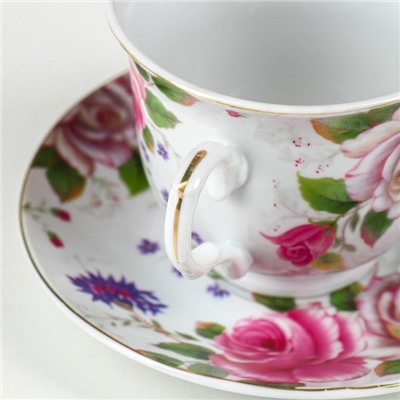 Сервиз керамический чайный на металлической подставке Доляна «Томная роза», 13 предметов: 6 чашек 230 мл, 6 блюдец d=14,2 см, чайник 1 л, цвет белый