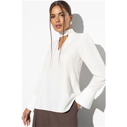Белая женская блузка