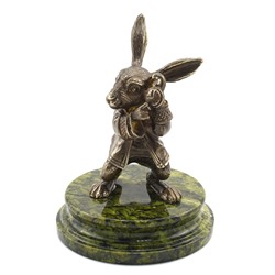 Бронзовая статуэтка "Кролик часовщик" на подставке из змеевика 80*80*105мм