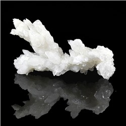 Арагонит белый кристаллическое образование 190*89*52мм, 494г (N).