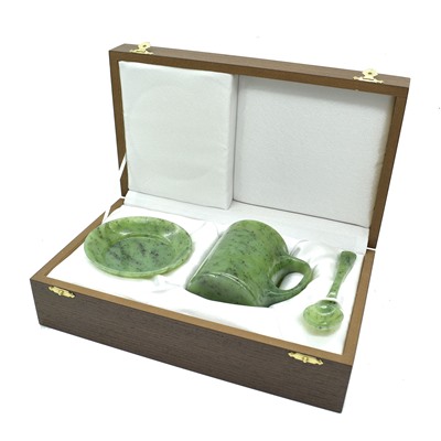Чайный набор из нефрита в подарочной упаковке