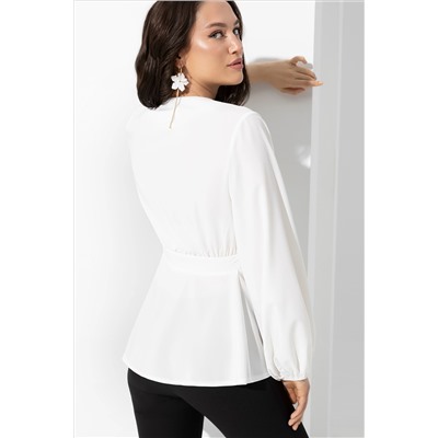 Белая блузка с длинными рукавами