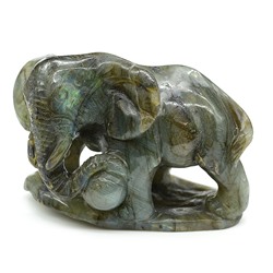 Скульптура из лабрадора Слон.