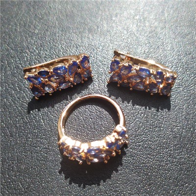 Комплект серьги и кольцо позолота, синие камни, р-р 17,  арт.947.535-17