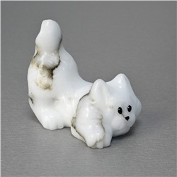 Скульптура из кальцита "кот Васька" белый 75*50*70мм