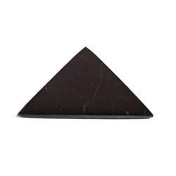 Магнит из шунгита треугольник полированный 60-65мм