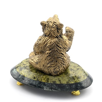 Сувенир из змеевика и мрамолита "Медведь играющий на пне" под бронзу 145*100*130мм