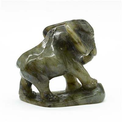 Скульптура Слон из лабрадора.