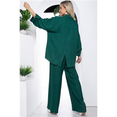 Костюм с брюками и рубашкой зелёного цвета