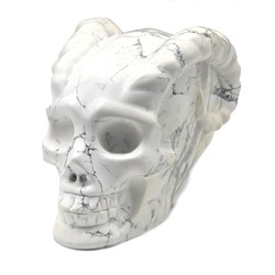 Резной череп с рогами из кахолонга "говлит" 92*62*68мм, 556г